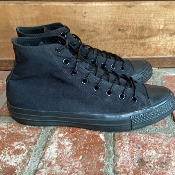 EUC Converse All Stars black high top sneakers. Size 11.